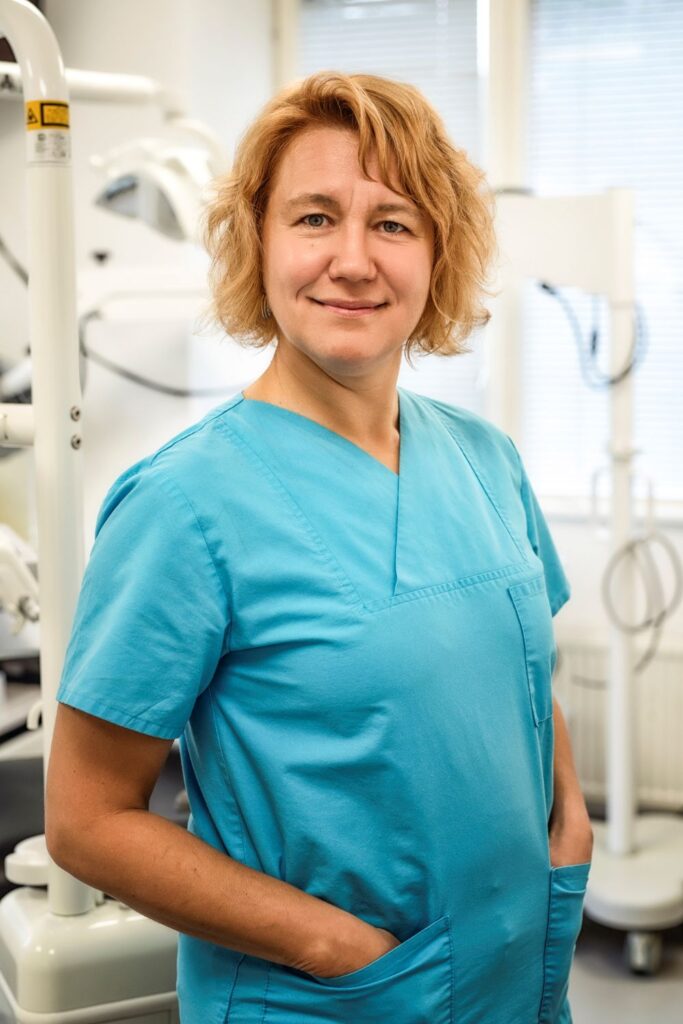 Dr. Kristina Saarepera: Igemehaiguste ravi, proteesimine, suukirurgia, implantatsioon